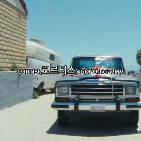 Crack Fits วันนี้ไปดูแฟชั่นใน MV เพลง ‘GO!’ ของ CORTIS (코르티스) ไปดูกันเลย #